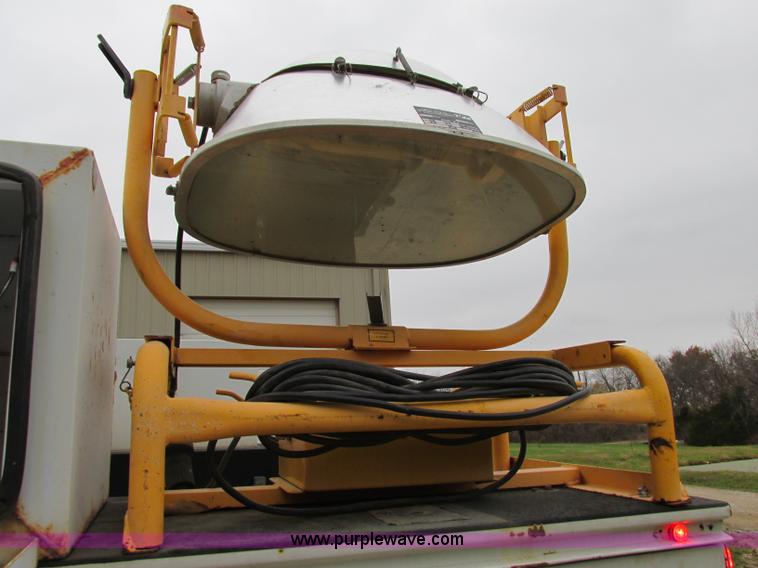 image for item F5380 2006 Ford F550 service truck