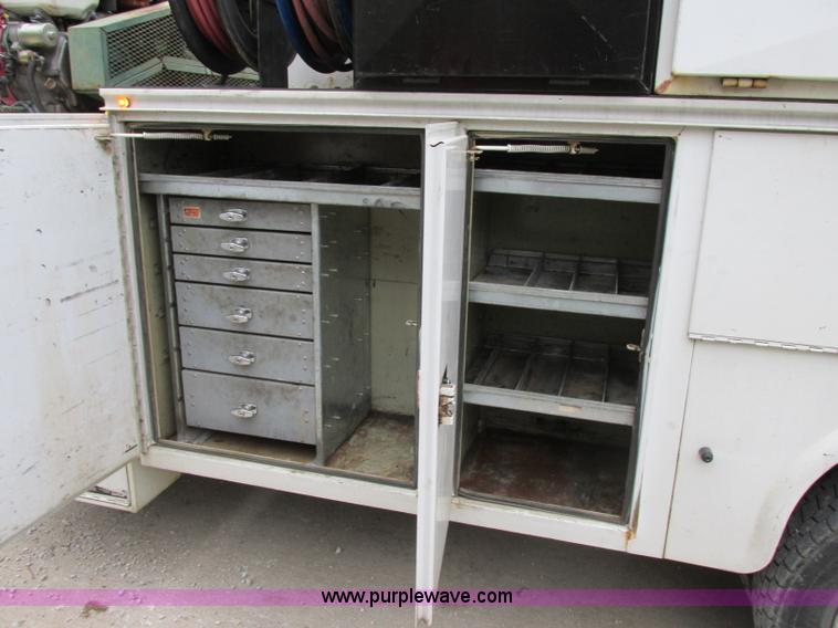 image for item F5380 2006 Ford F550 service truck