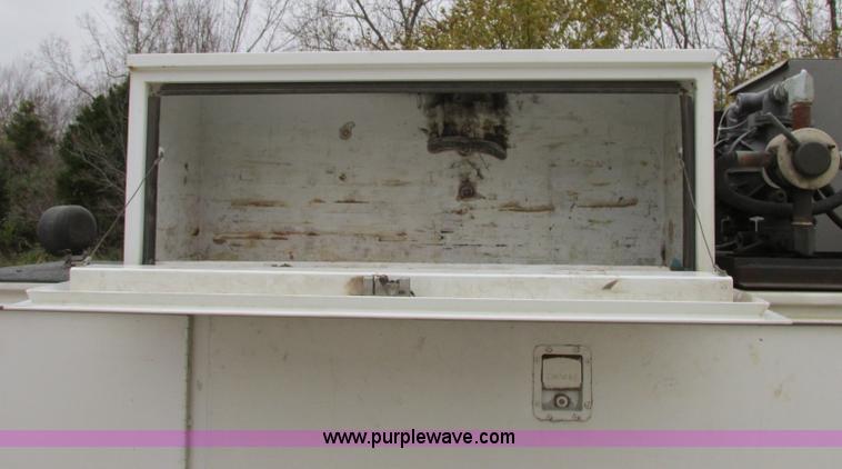 image for item F5380 2006 Ford F550 service truck