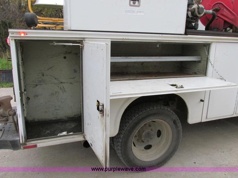 image for item F5380 2006 Ford F550 service truck