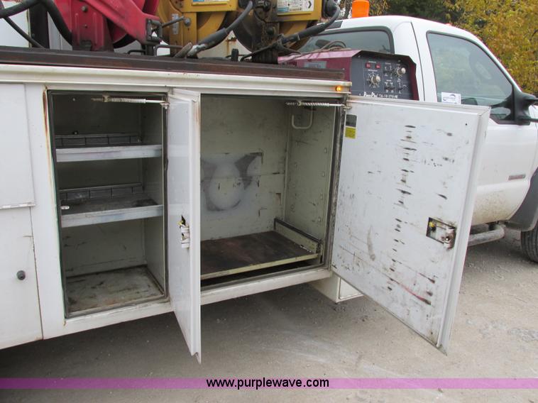 image for item F5380 2006 Ford F550 service truck