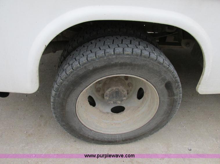 image for item F5380 2006 Ford F550 service truck