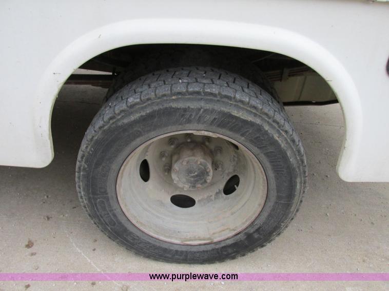 image for item F5380 2006 Ford F550 service truck