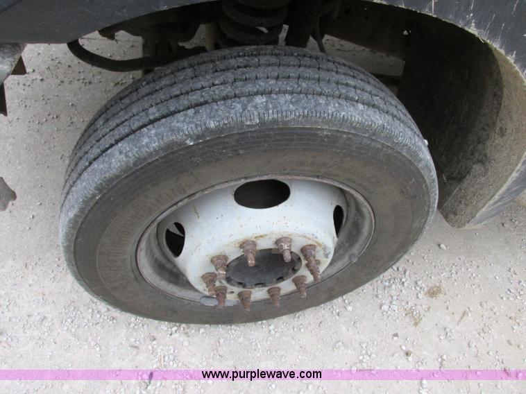 image for item F5380 2006 Ford F550 service truck