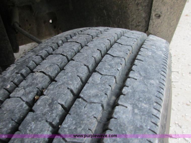 image for item F5380 2006 Ford F550 service truck