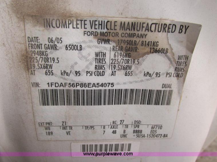 image for item F5380 2006 Ford F550 service truck
