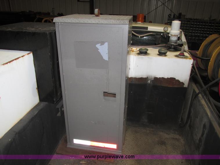 image for item F5380 2006 Ford F550 service truck