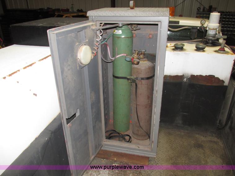 image for item F5380 2006 Ford F550 service truck