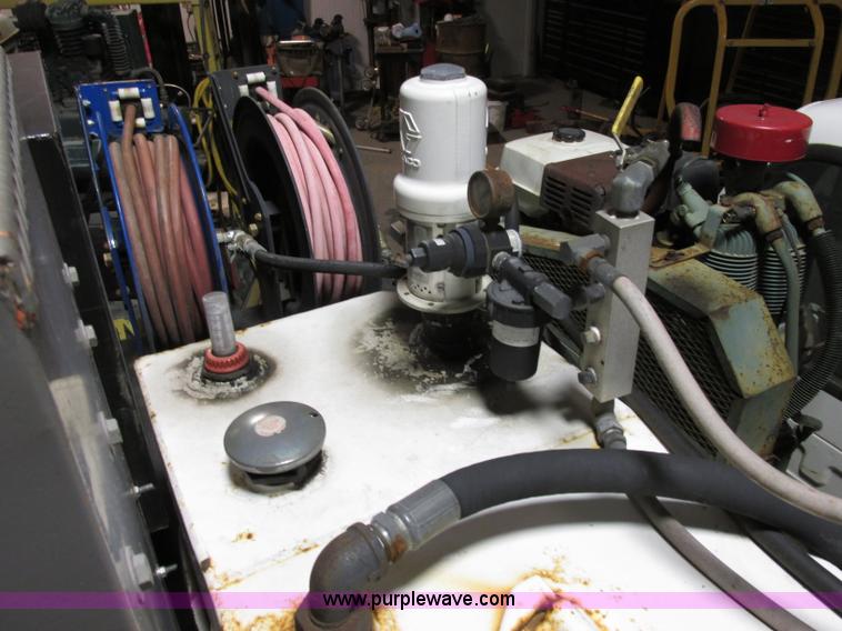 image for item F5380 2006 Ford F550 service truck