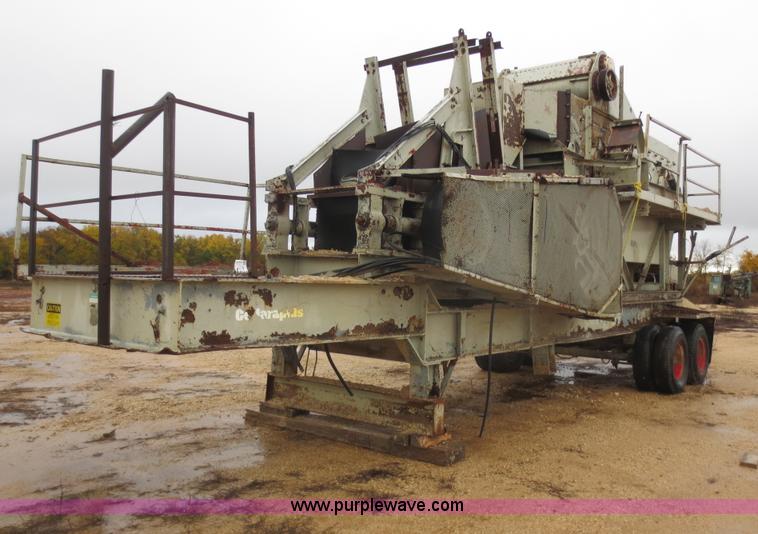 image for item F8012 Cedarapids roll crusher and screening unit