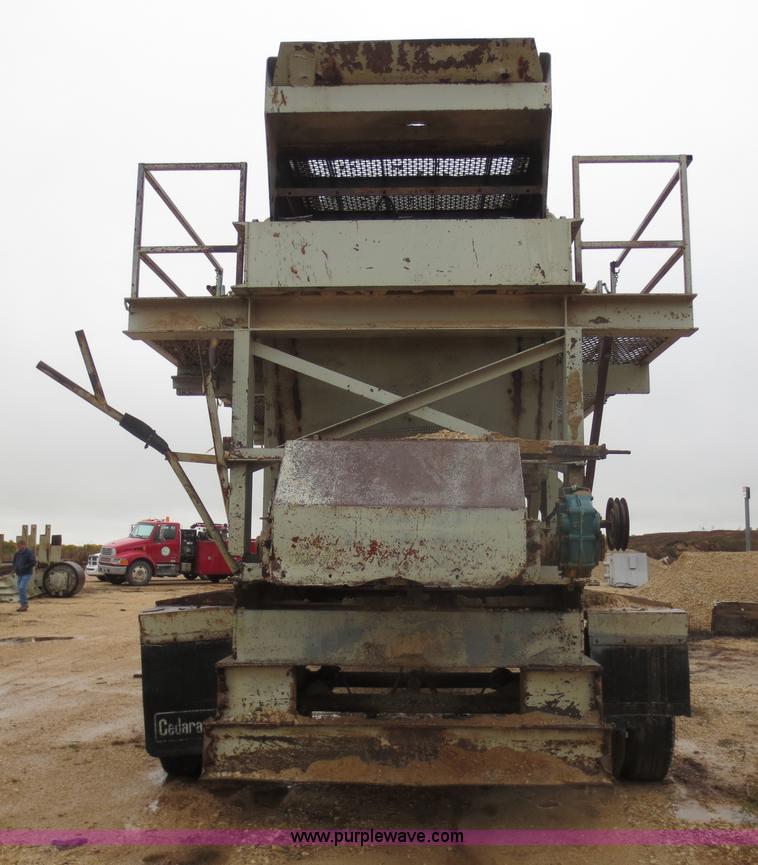 image for item F8012 Cedarapids roll crusher and screening unit