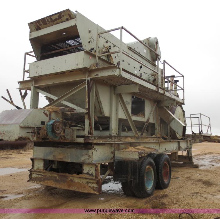 image for item F8012 Cedarapids roll crusher and screening unit
