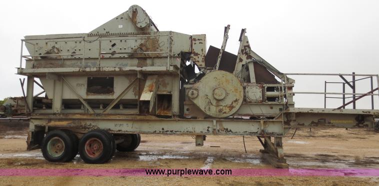 image for item F8012 Cedarapids roll crusher and screening unit