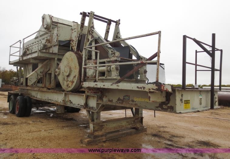 image for item F8012 Cedarapids roll crusher and screening unit