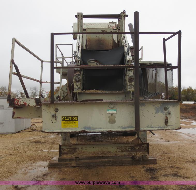 image for item F8012 Cedarapids roll crusher and screening unit