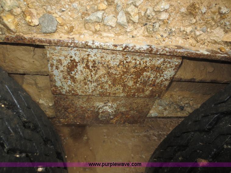 image for item F8012 Cedarapids roll crusher and screening unit