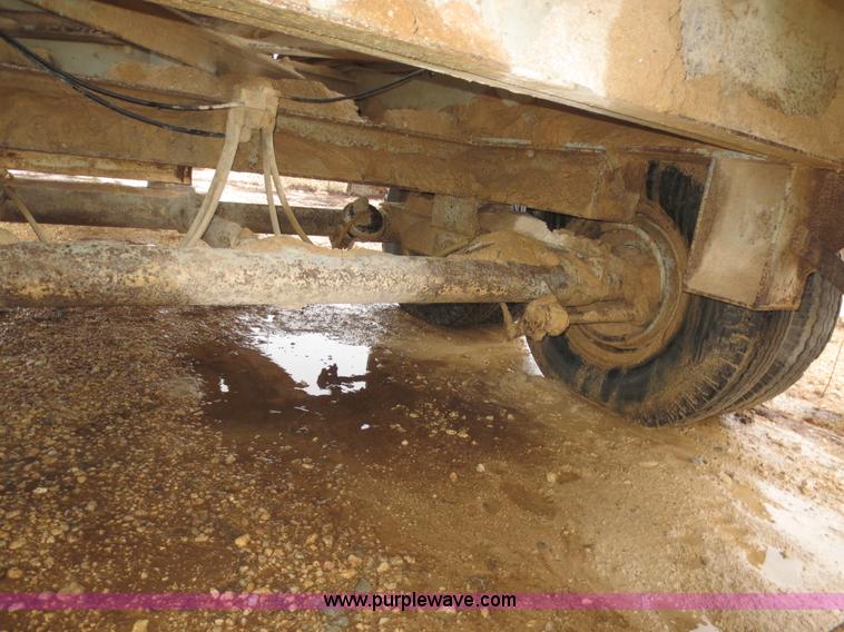 image for item F8012 Cedarapids roll crusher and screening unit