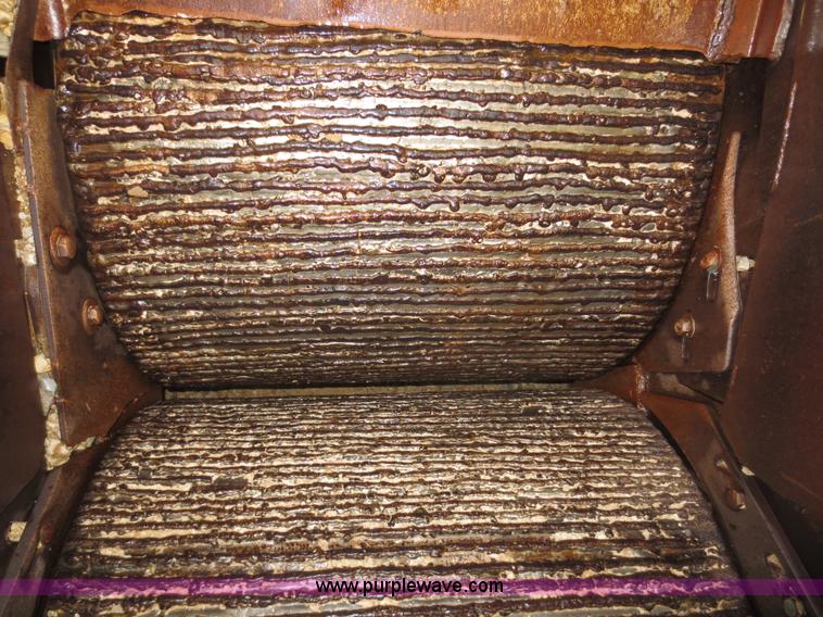 image for item F8012 Cedarapids roll crusher and screening unit