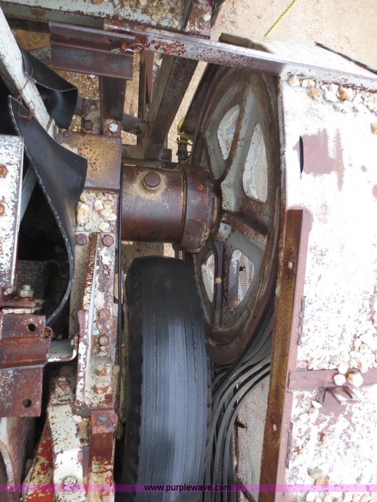 image for item F8012 Cedarapids roll crusher and screening unit