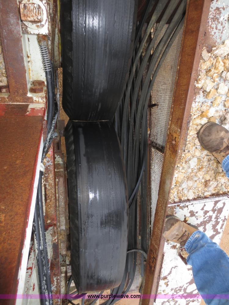 image for item F8012 Cedarapids roll crusher and screening unit