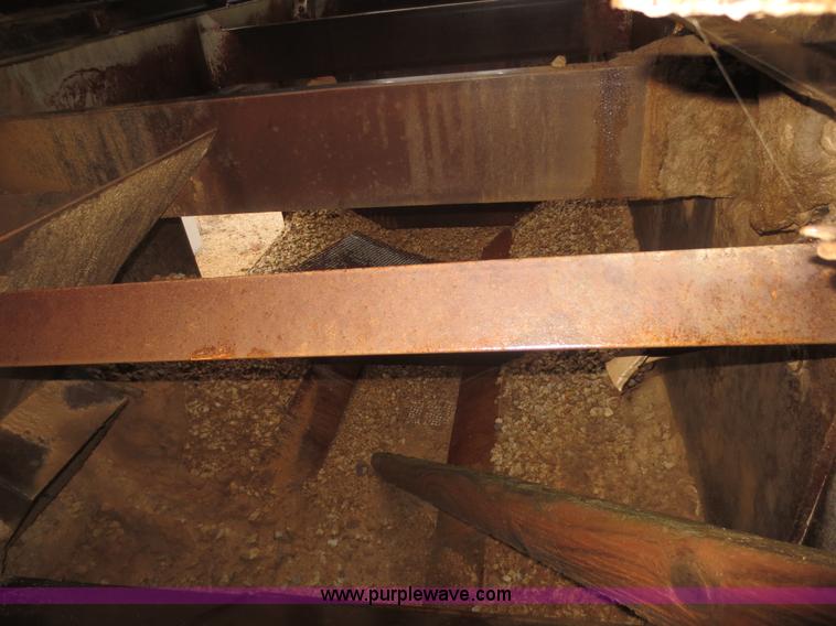 image for item F8012 Cedarapids roll crusher and screening unit