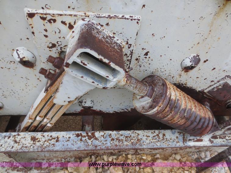 image for item F8012 Cedarapids roll crusher and screening unit