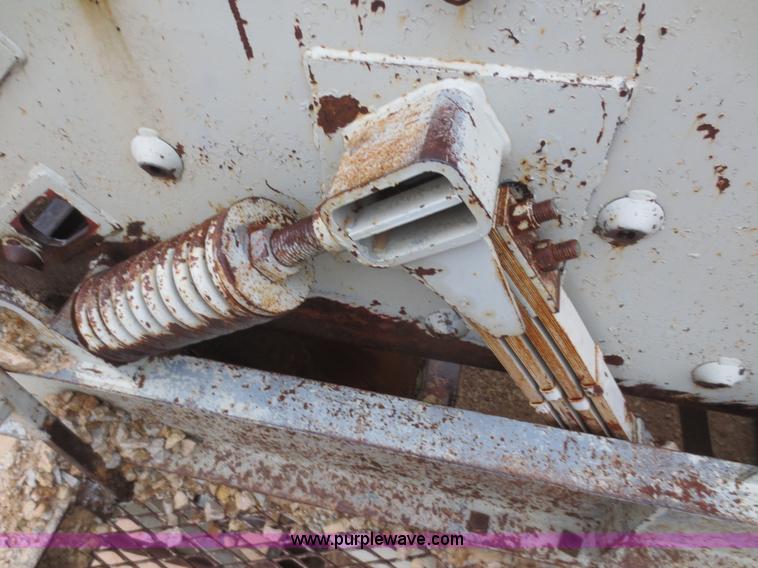 image for item F8012 Cedarapids roll crusher and screening unit