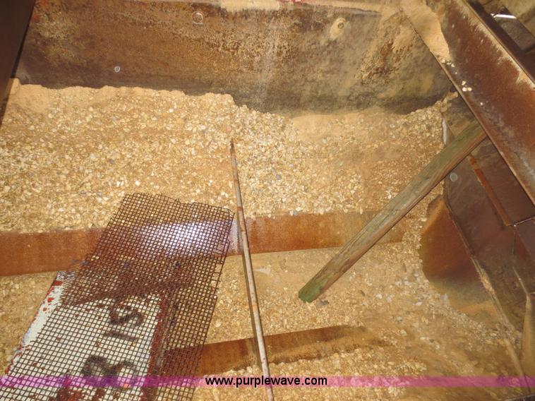 image for item F8012 Cedarapids roll crusher and screening unit