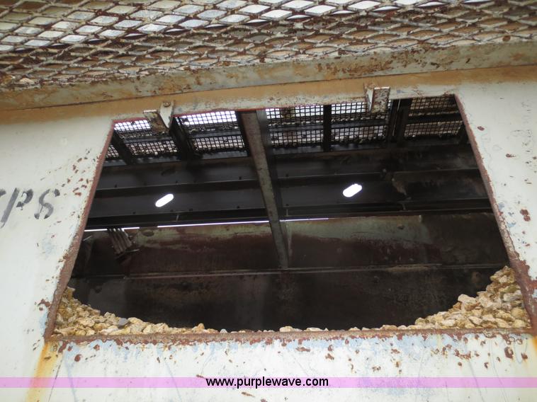 image for item F8012 Cedarapids roll crusher and screening unit