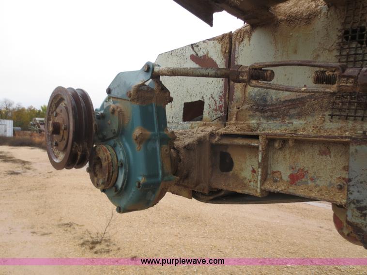 image for item F8012 Cedarapids roll crusher and screening unit