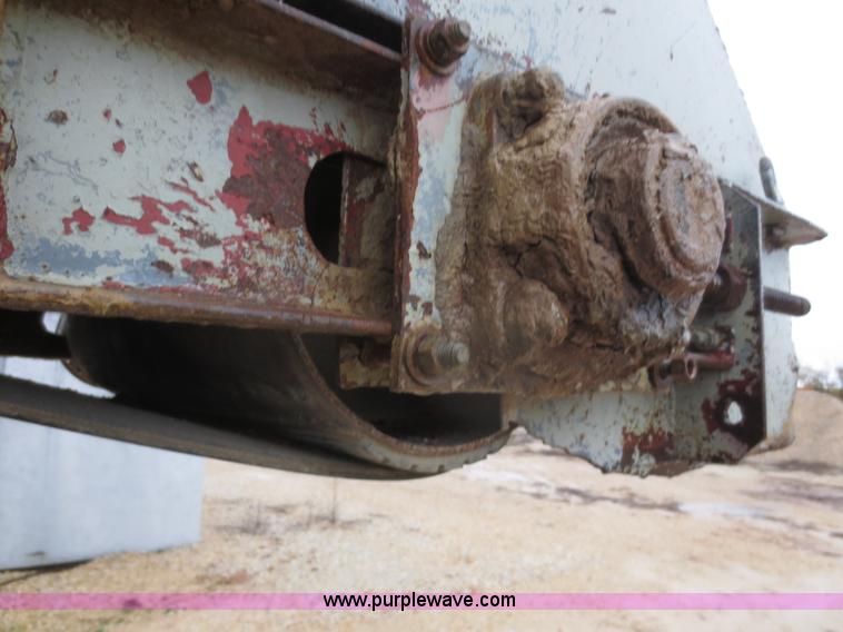 image for item F8012 Cedarapids roll crusher and screening unit