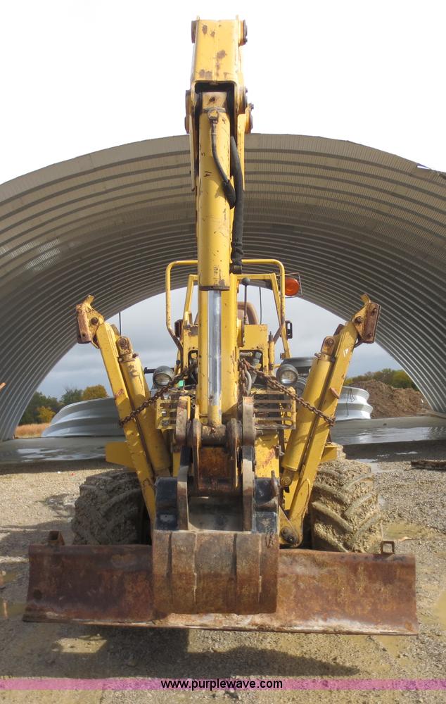 image for item F8013 1999 Vermeer V8100 trencher