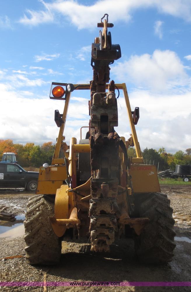 image for item F8013 1999 Vermeer V8100 trencher