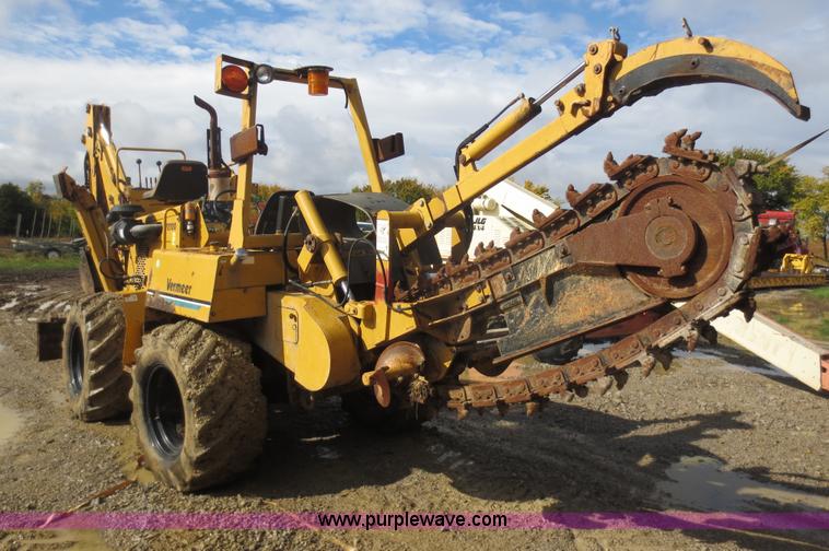 image for item F8013 1999 Vermeer V8100 trencher