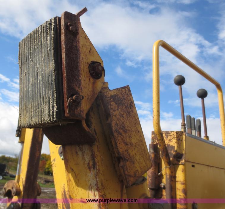 image for item F8013 1999 Vermeer V8100 trencher