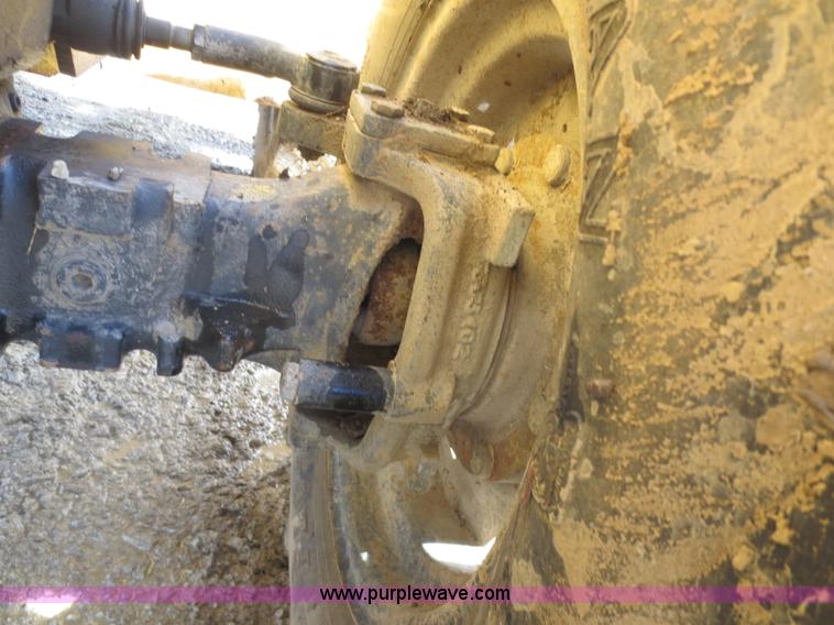 image for item F8013 1999 Vermeer V8100 trencher