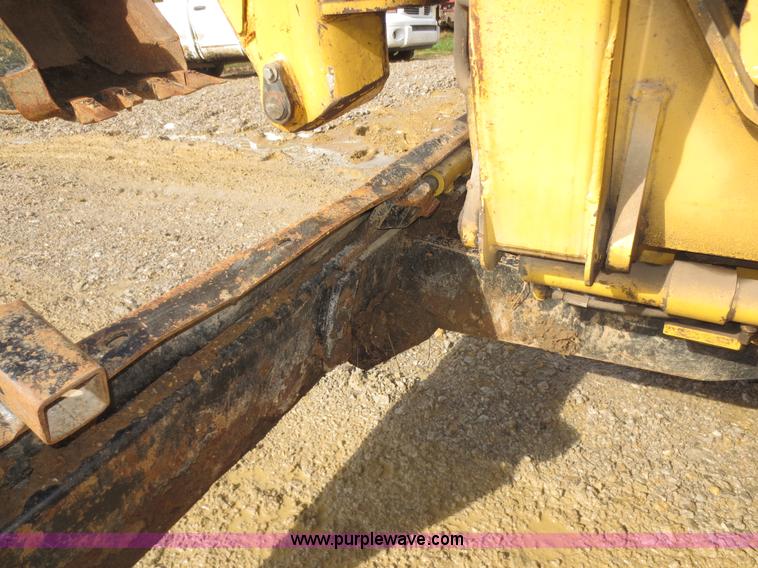 image for item F8013 1999 Vermeer V8100 trencher
