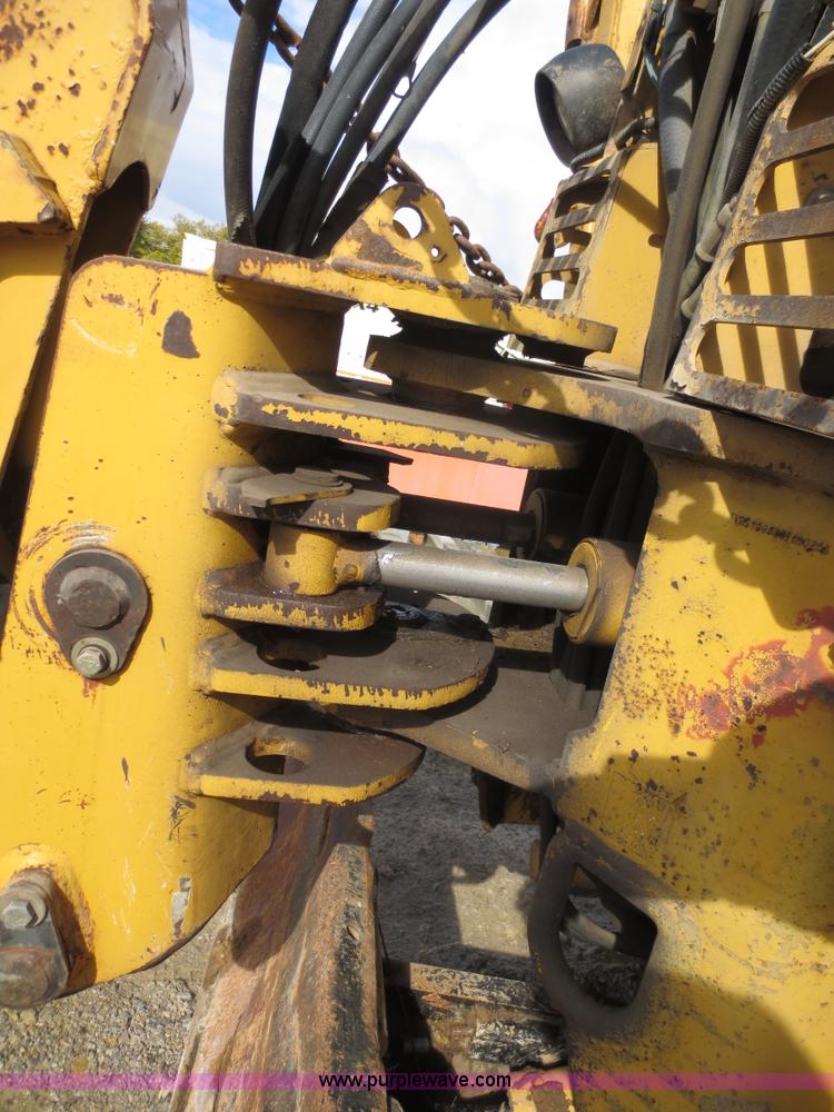 image for item F8013 1999 Vermeer V8100 trencher