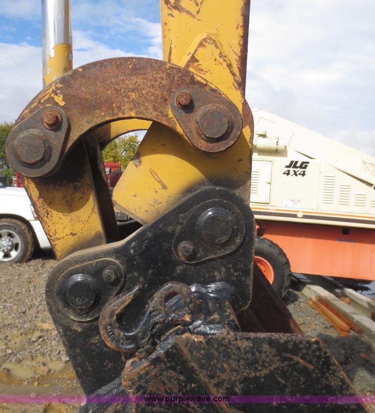 image for item F8013 1999 Vermeer V8100 trencher