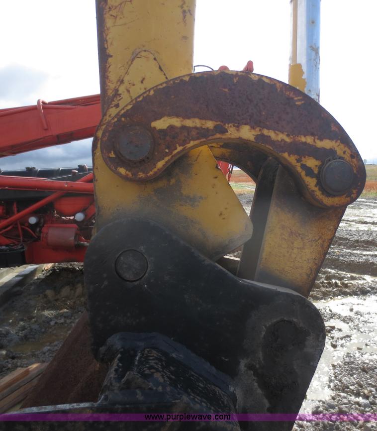 image for item F8013 1999 Vermeer V8100 trencher