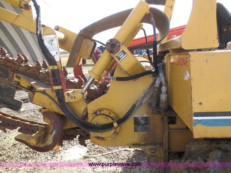 image for item F8013 1999 Vermeer V8100 trencher