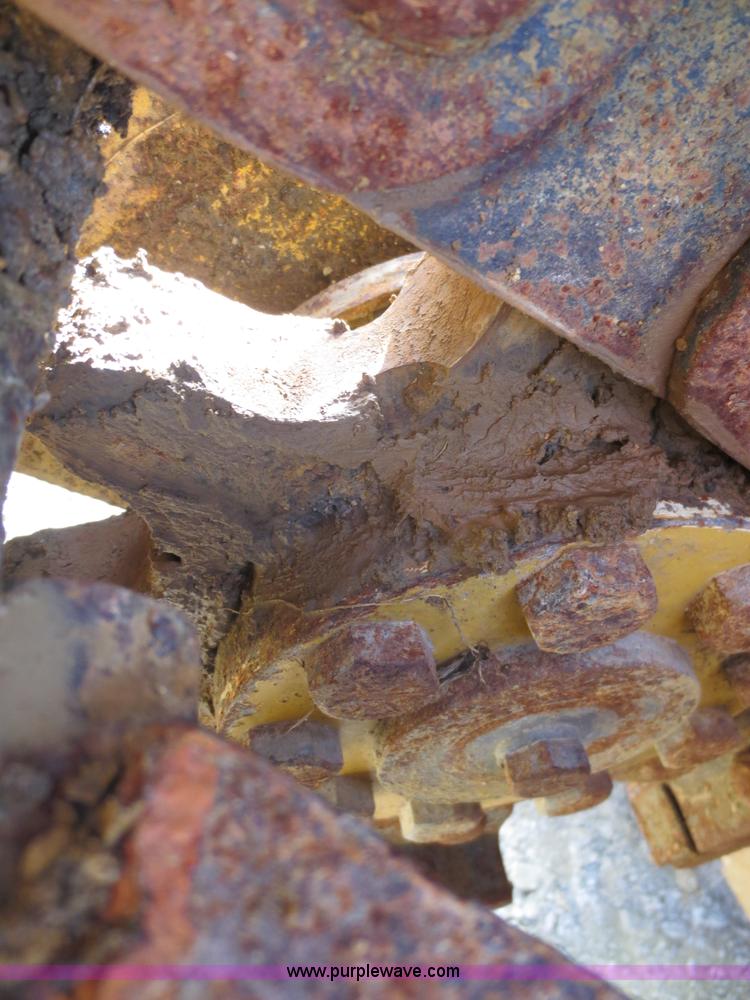 image for item F8013 1999 Vermeer V8100 trencher