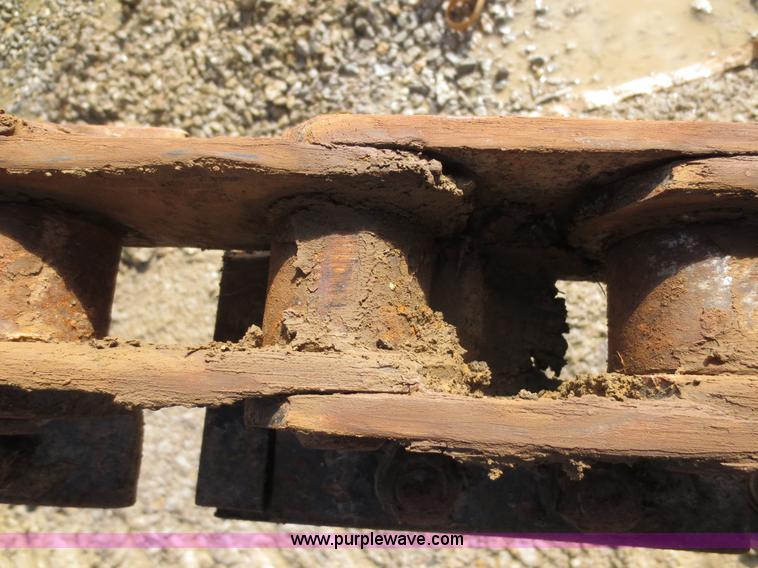 image for item F8013 1999 Vermeer V8100 trencher