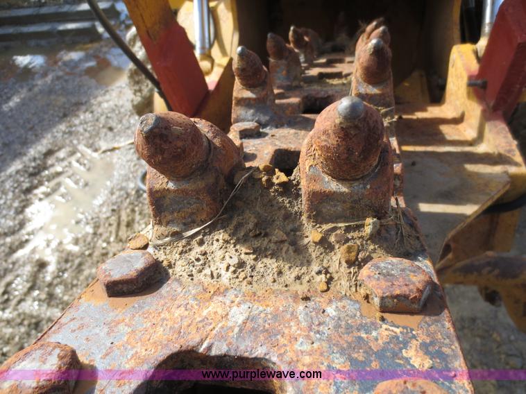 image for item F8013 1999 Vermeer V8100 trencher