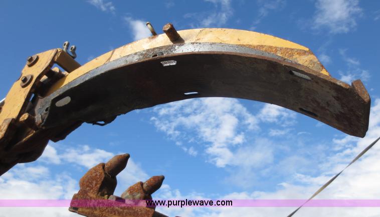 image for item F8013 1999 Vermeer V8100 trencher