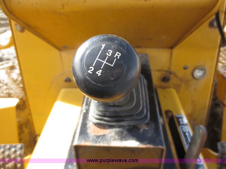 image for item F8013 1999 Vermeer V8100 trencher