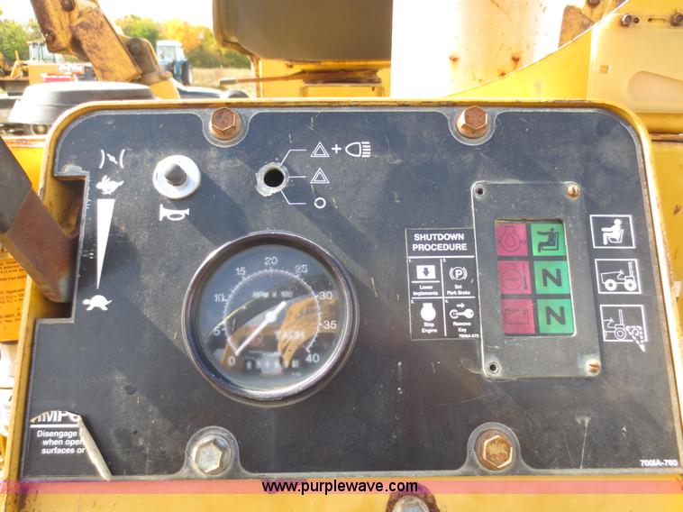 image for item F8013 1999 Vermeer V8100 trencher