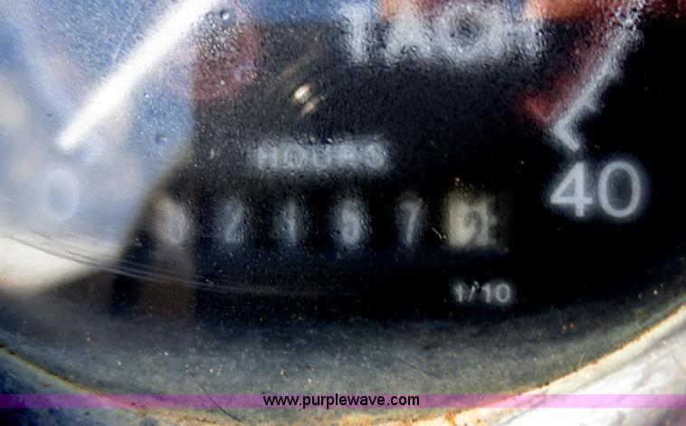 image for item F8013 1999 Vermeer V8100 trencher