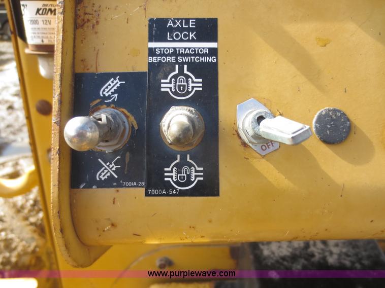 image for item F8013 1999 Vermeer V8100 trencher