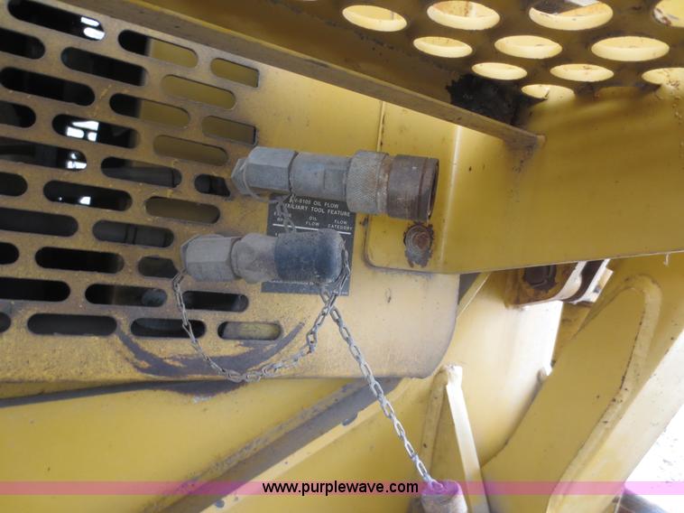 image for item F8013 1999 Vermeer V8100 trencher